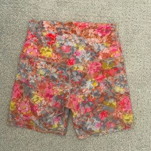Floral, Lululemon align shorts 6”